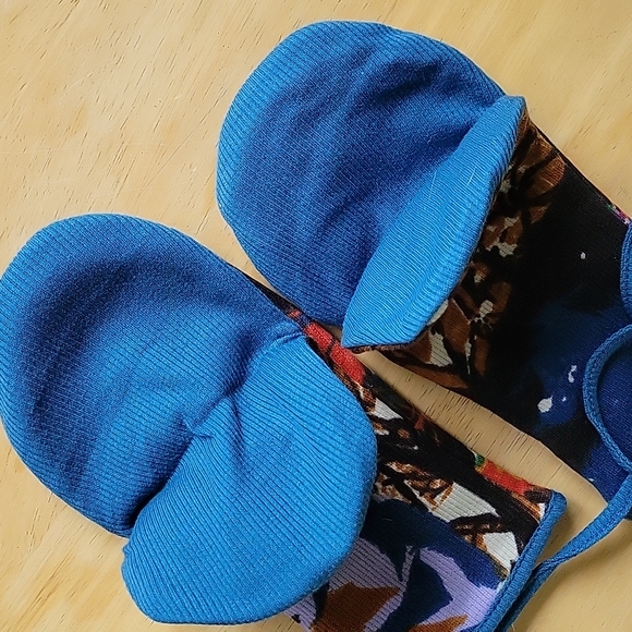 ANIMATED CLOSET MITTENS - Picture 5 of 11